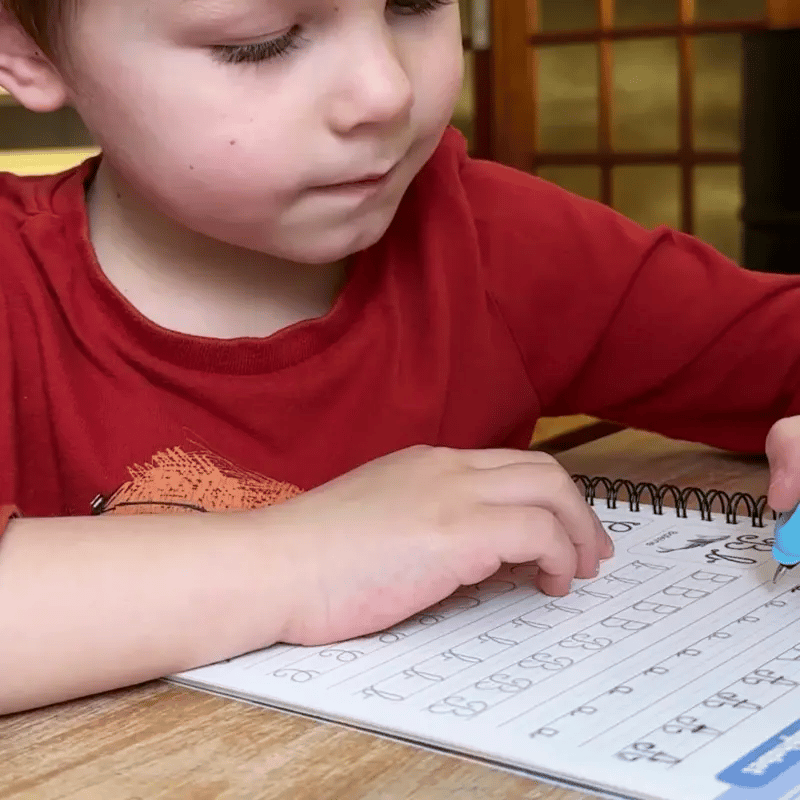 04 CAHIERS D'ECRITURE MAGIQUE 3D REUITILISABLE